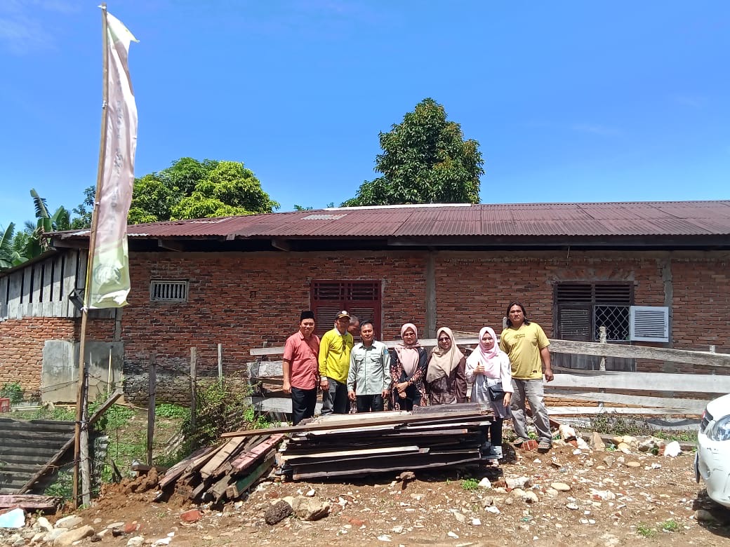 Sekretaris Kecamatan Basa Ampek Balai Tapan melakukan Crosscheck ke Lokasi Perobohan Bangunan