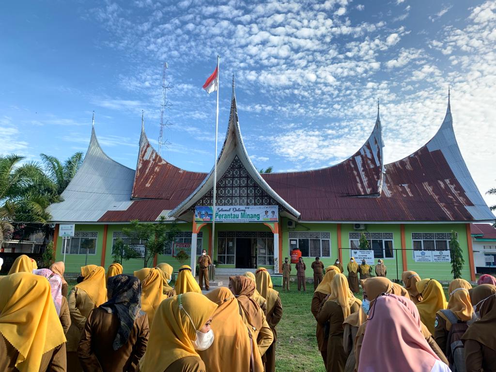 Apel Pagi Gabungan  Perdana Pasca Libur Lebaran Kantor Kecamatan Basa Ampek Balai Tapan