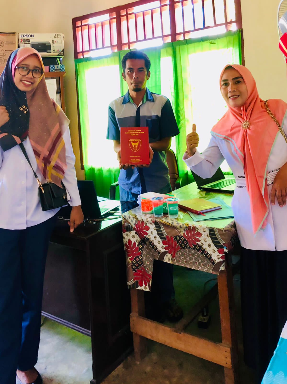 Penyerahan Buku  Lembaran Daerah Kabupaten Pesisir Selatan Tahun 2021 ke Nagari Batang Betung Tapan