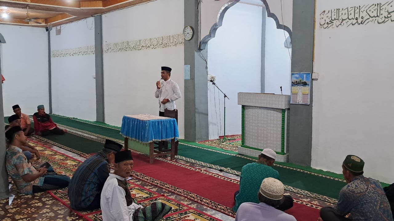 Camat bersama Forkopimca melaksanakan kegiatan Gerakan Sholat Subuh Berjamaah di Mesjid Jamiatul Bil