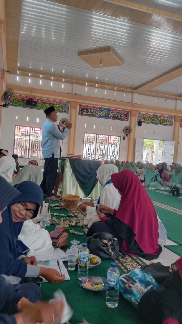 Kassubag Umum dan Kepegawaian Kecamatan Basa Ampek Balai Tapan menghadiri acara BKMT (Badan Kontak M