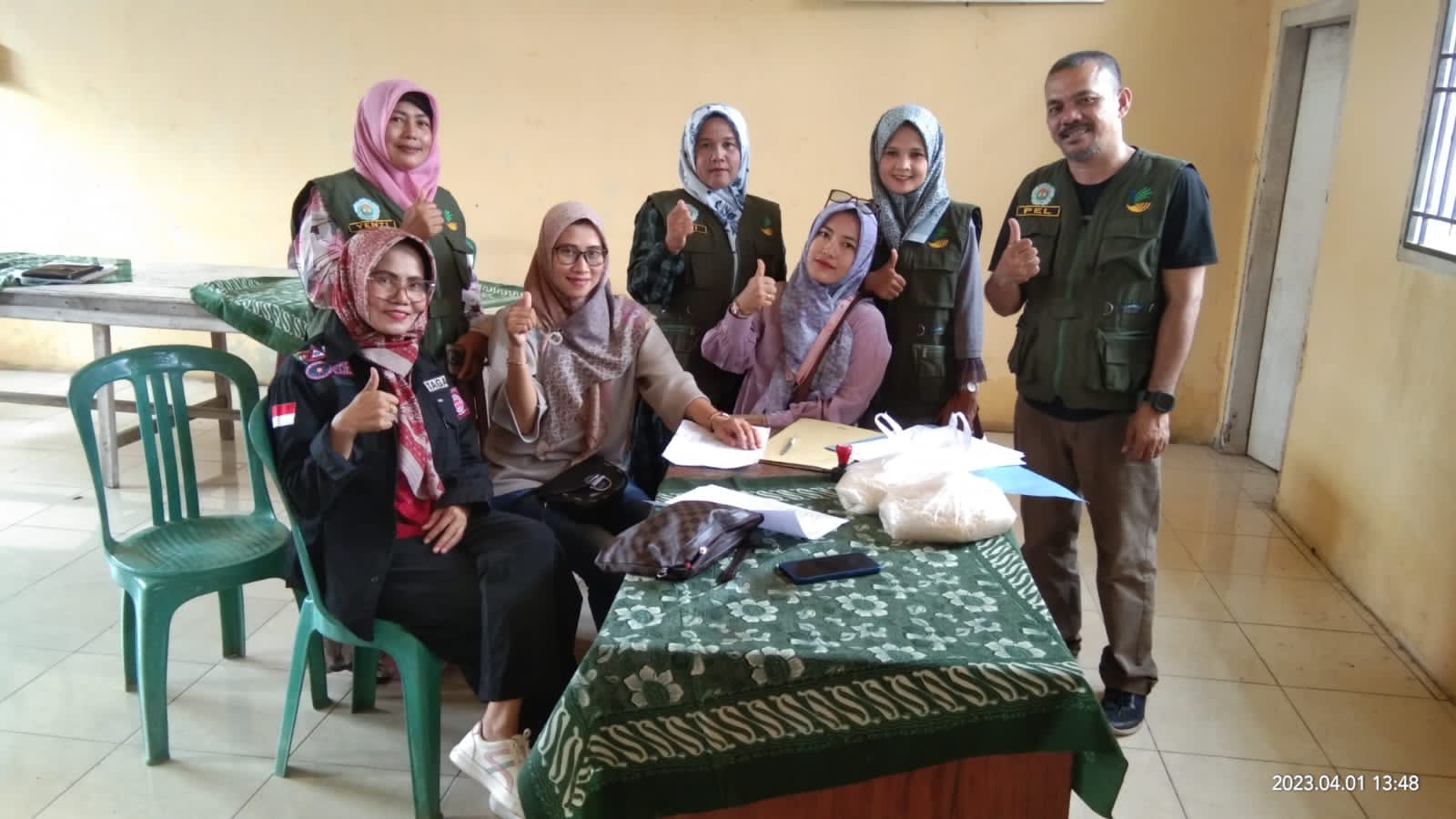 Penyerahan Bantuan Banjir dari Dinas Sosial Kabupaten Pesisir Selatan