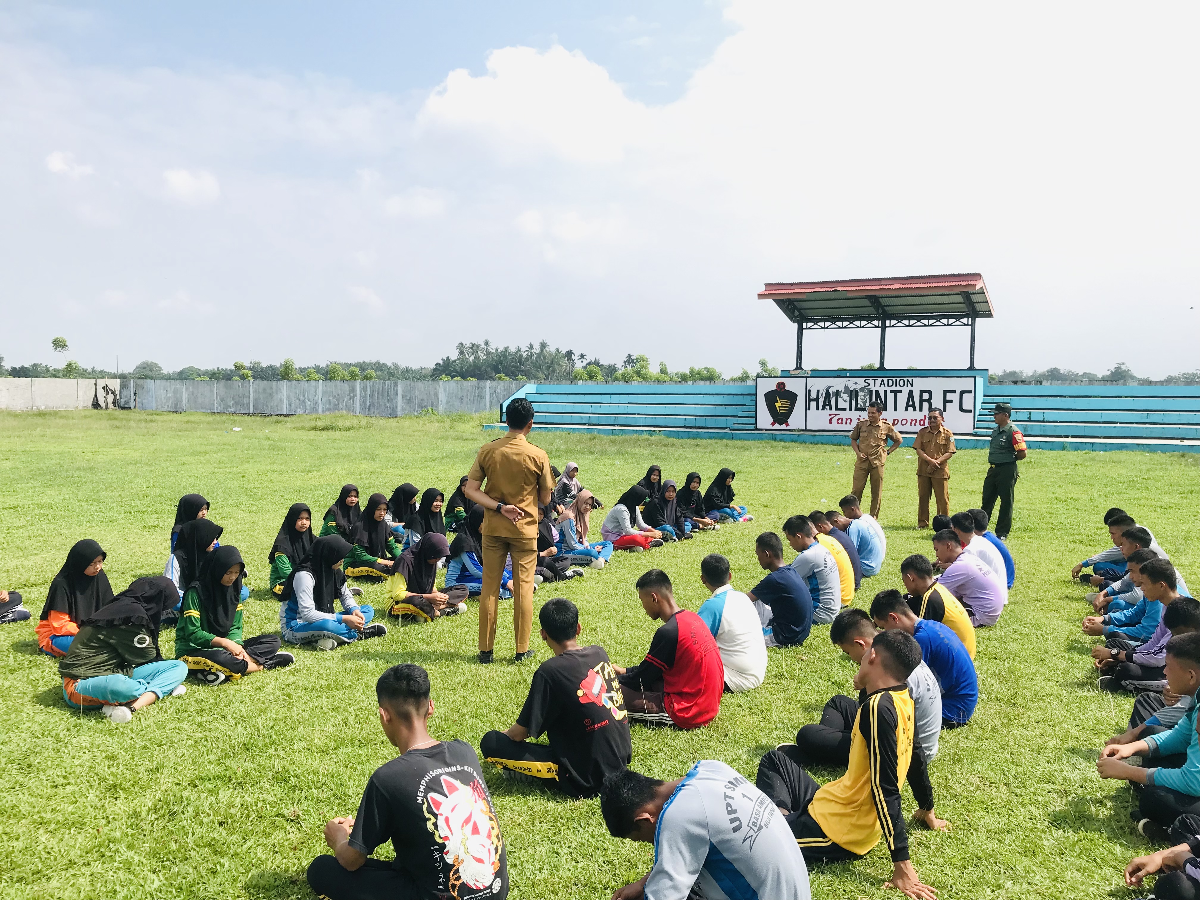 Camat Basa Ampek Balai Tapan Melakukan Peninjauan Latihan Anggota Paskibra HUT RI ke-78 Tahun 2023