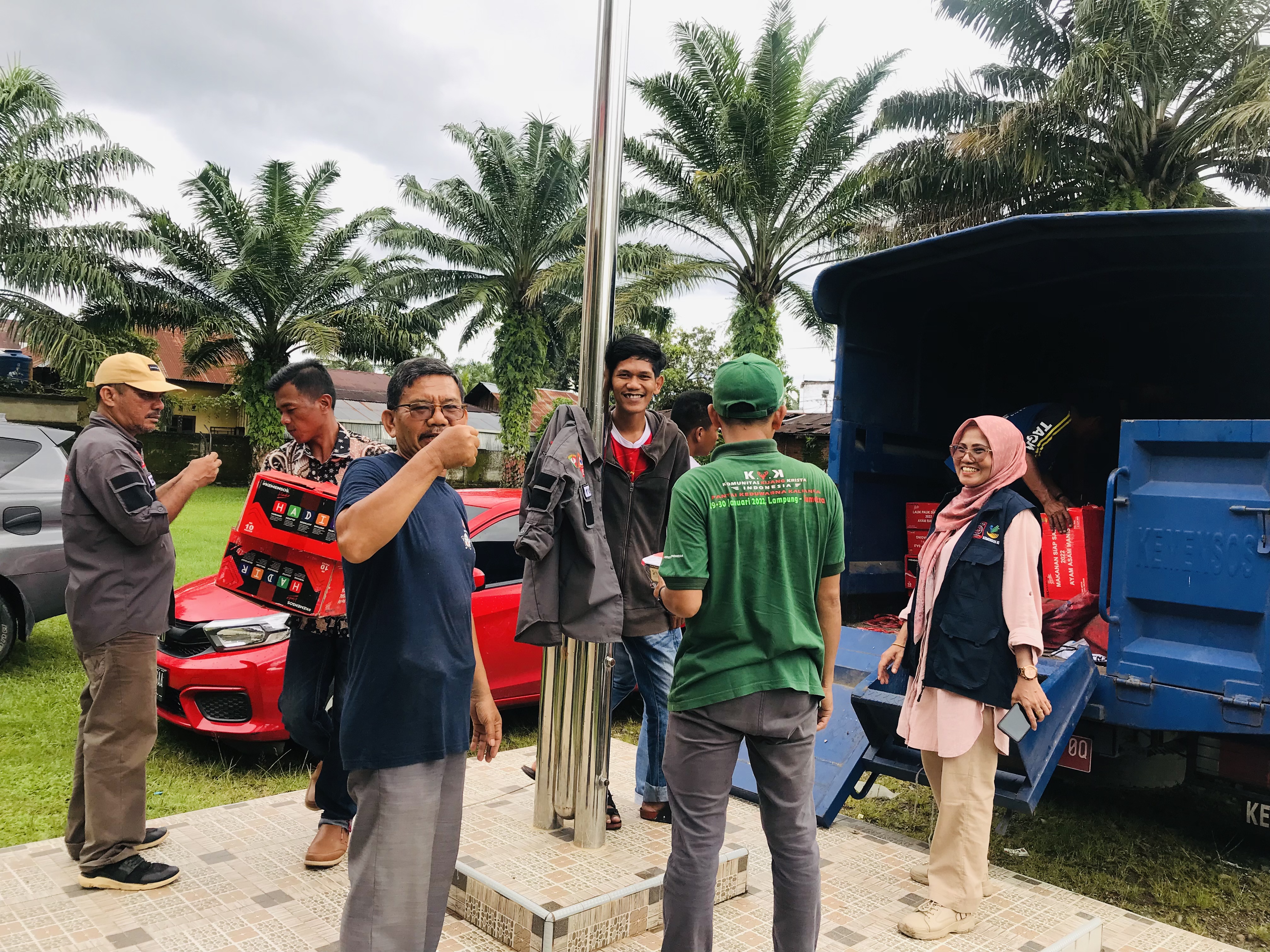 Penyerahan Bantuan Banjir dari Dinas Sosial Kabupaten Pesisir Selatan