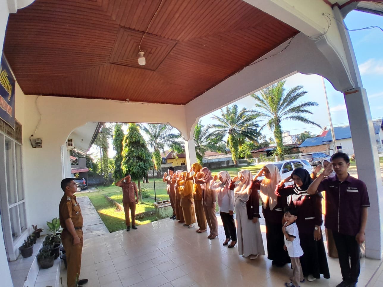 Pelaksanaan Apel Pagi Pegawai Kantor Kecamatan Basa Ampek Balai Tapan 27 Mei 2025