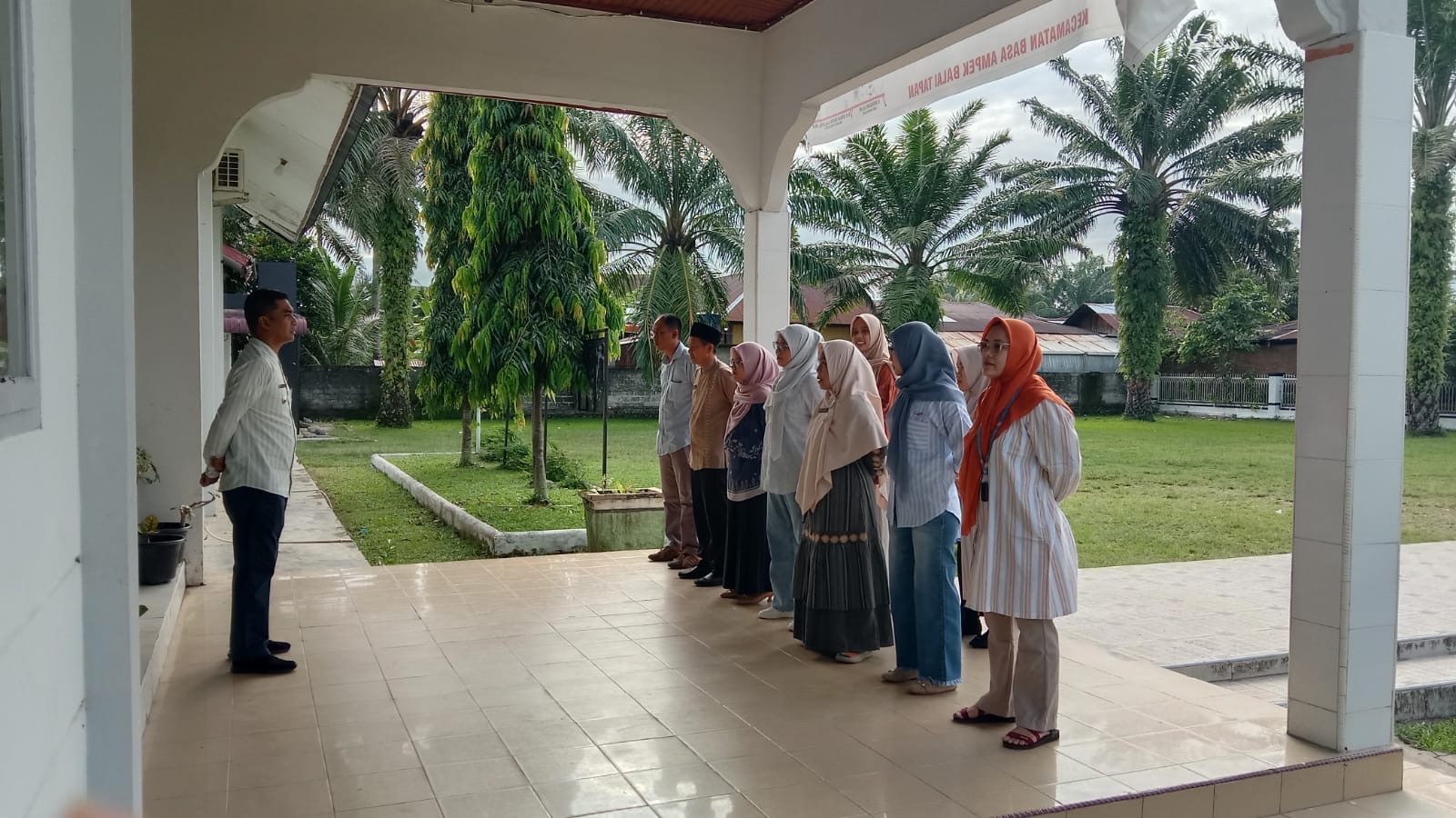 Apel Pagi Pegawai Kantor Kecamatan Basa Ampek Balai Tapan Jumat 10 Oktober 2025