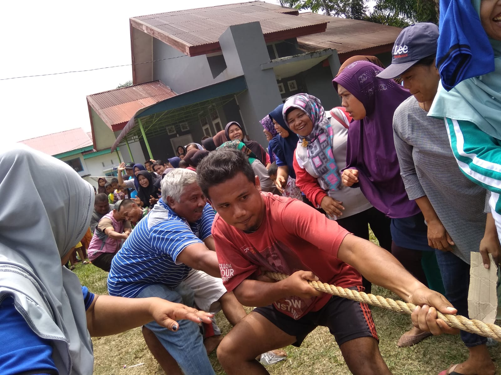 Pelaksanaan Lomba Tarik Tambang Dinas Instansi se Kecamatan Basa Ampek Balai Tapan