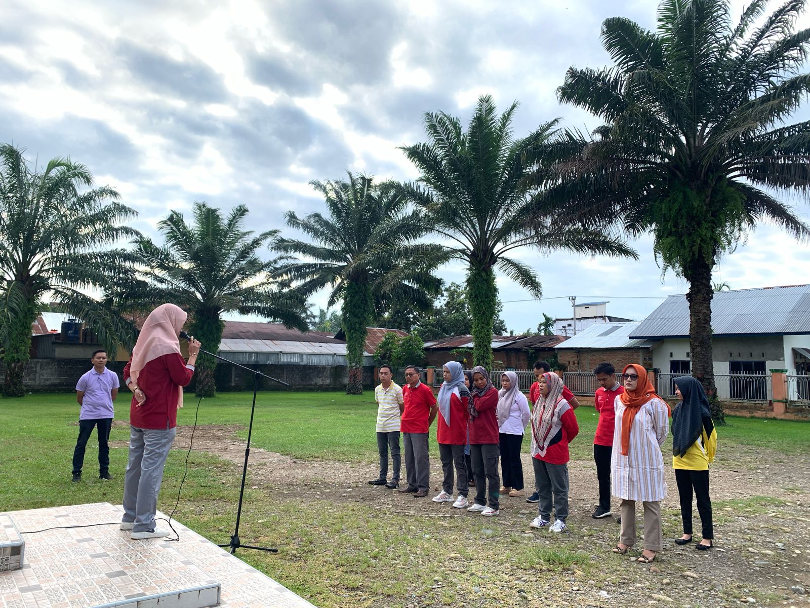 Apel Pagi Jumat 02 Februari 2024 Pegawai Kantor Camat Basa Ampek Balai Tapan