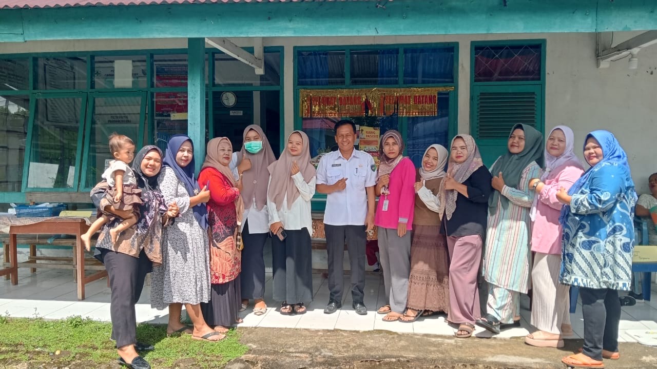 Sekretaris Kecamatan Basa Ampek Balai Tapan Mendampingi Kegiatan PMT di Nagari Ampang Tulak Tapan