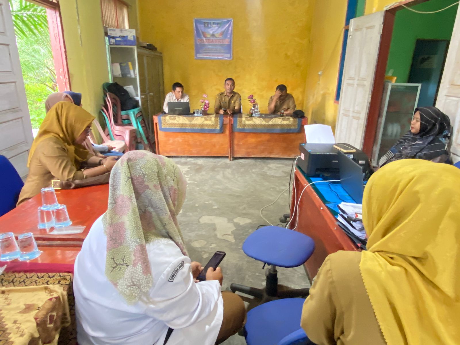 Camat Basa Ampek Balai Tapan dan PLT Kasi Pemerintahan beserta tim melakukan monitoring dan evaluasi