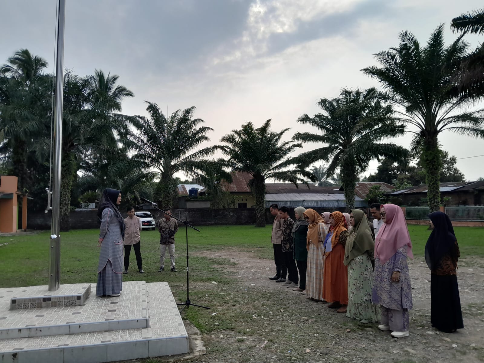 Apel Pagi di Hari Jumat 13 Oktober 2023 Pegawai Kantor Kecamatan Basa Ampek Balai Tapan