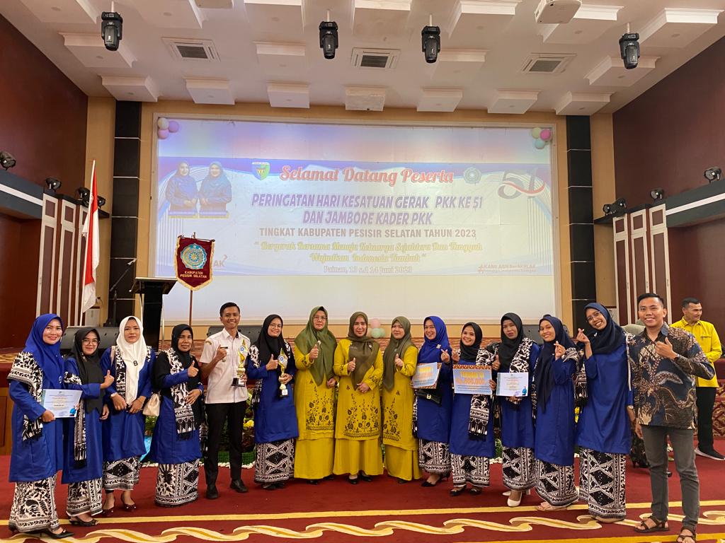 Kecamatan Basa Ampek Balai Tapan Menyambet 2 Piala pada Kegiatan Jambore PKK Tahun 2023