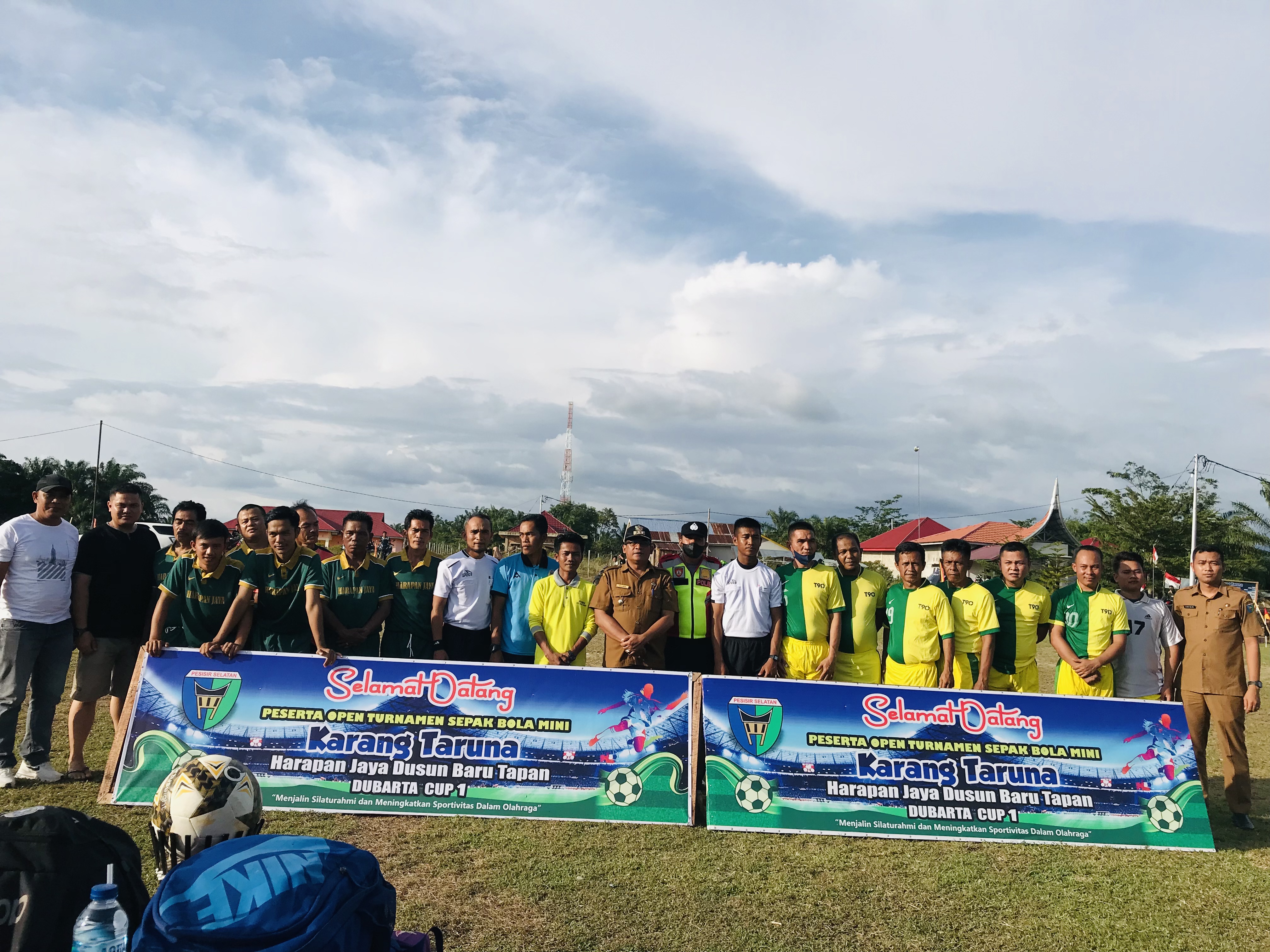 Pembukaan Open Turnamen Sepak Bola Mini di Nagari Dusun Baru Tapan