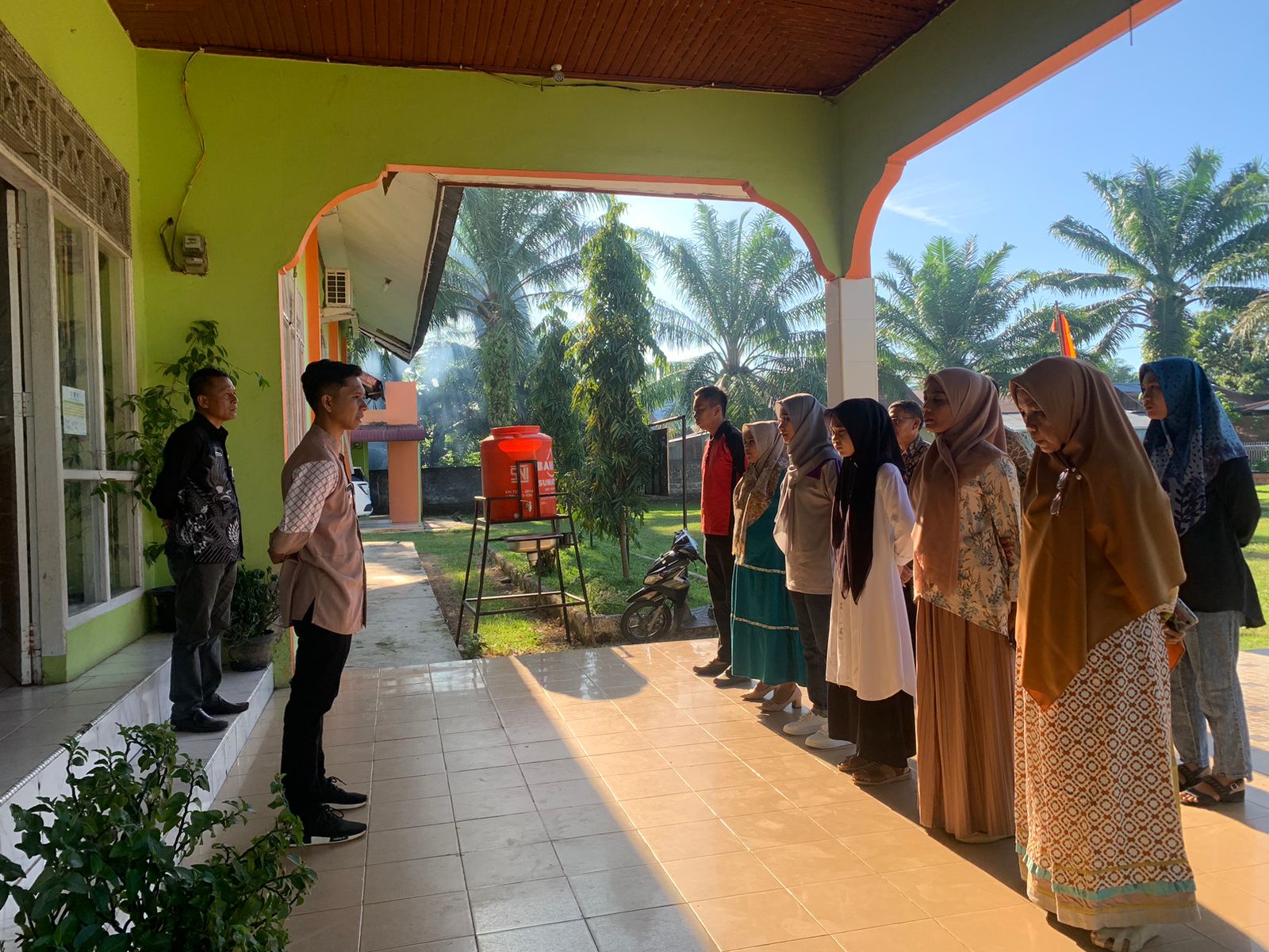 Apel Pagi Pegawai Kantor Kecamatan Basa Ampek Balai Tapan di hari Jumat