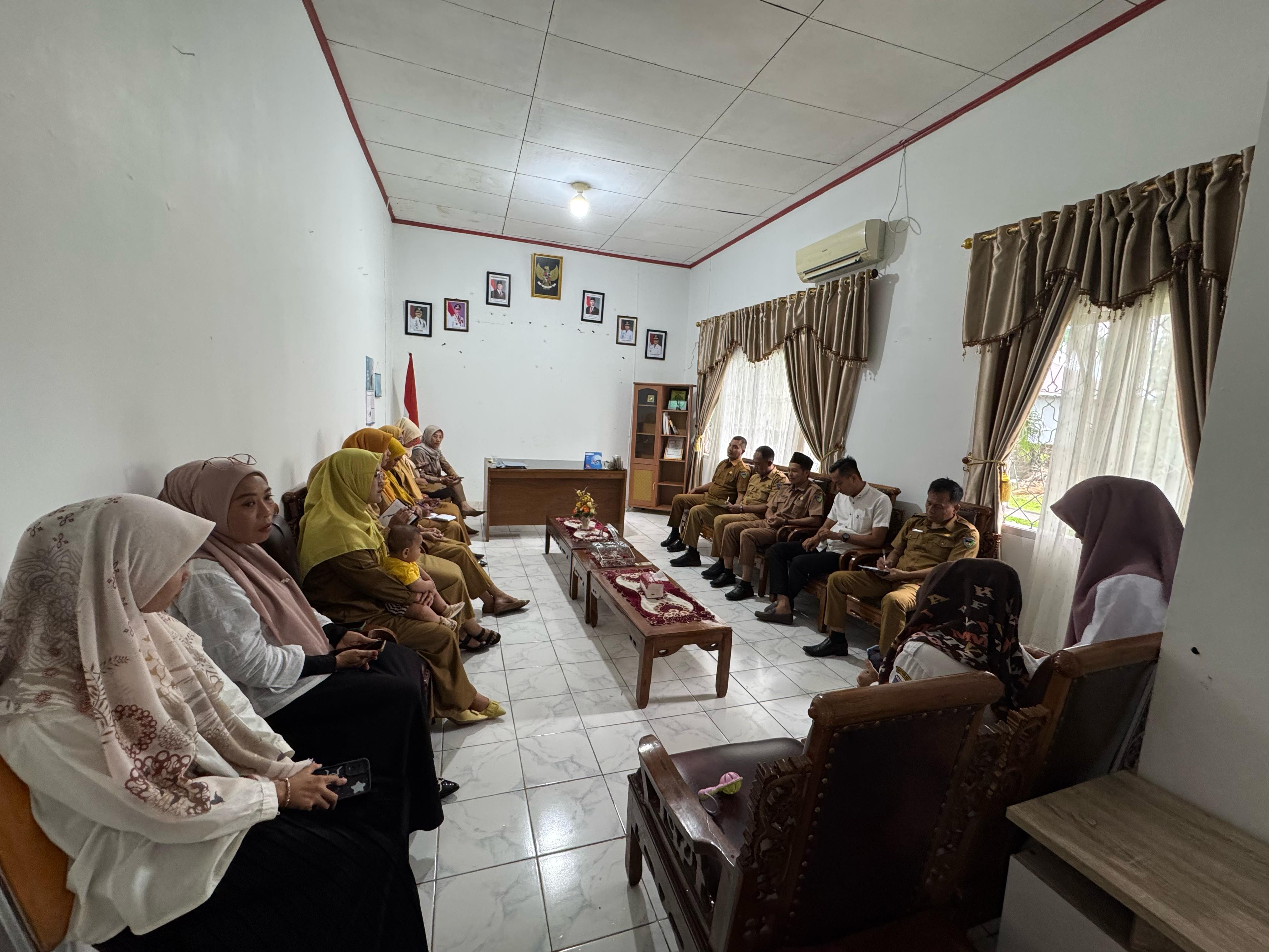 Rapat Staf Kantor Kecamatan Basa Ampek Balai Tapan