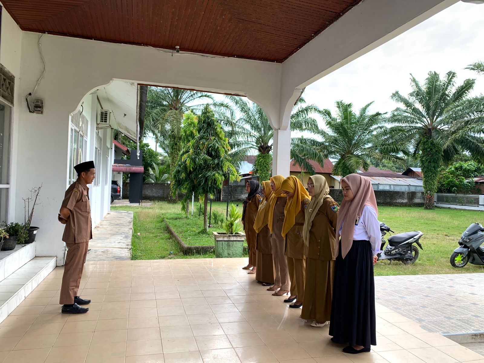 Apel Pagi Pegawai Kantor Kecamatan Basa Ampek Balai Tapan Senin 03 Februari 2025