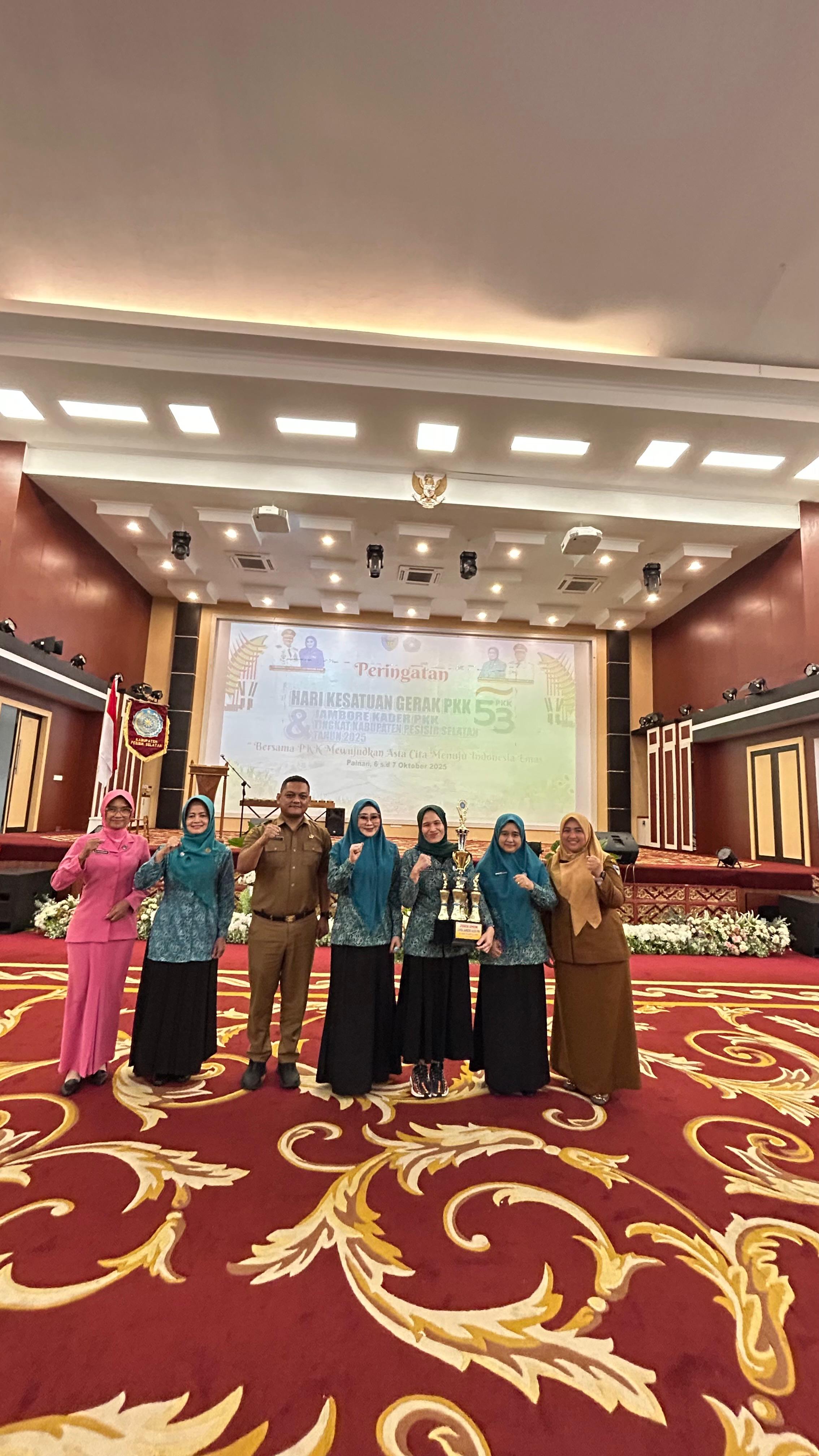 Kecamatan Basa Ampek Balai Tapan Meraih Juara Umum dalam Jambore Kader PKK Tingkat Kabupaten Pesisir