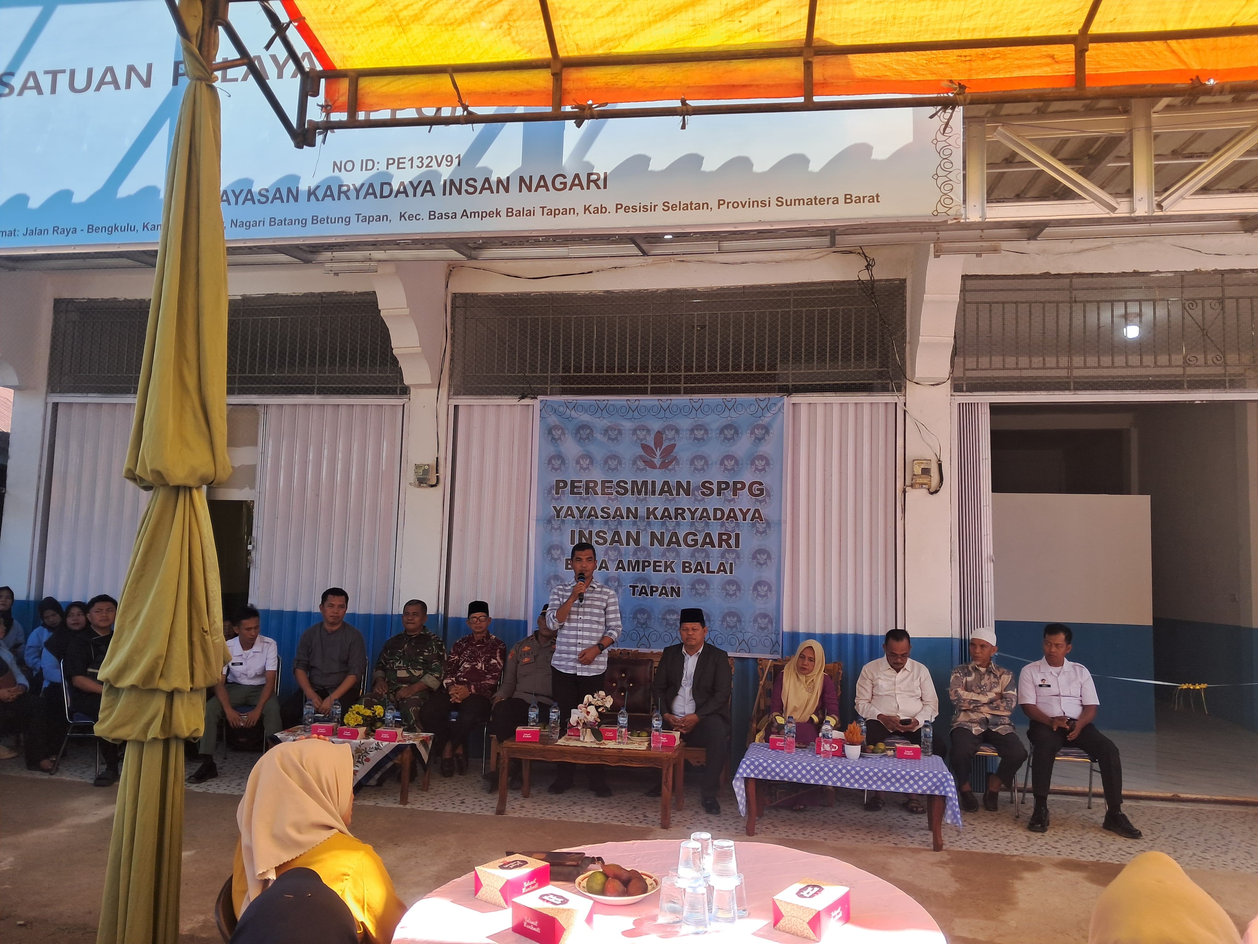 Camat Basa Ampek Balai Tapan Meghadiri Acara Grand Opening SPPG di Nagari Riak Danau Tapan