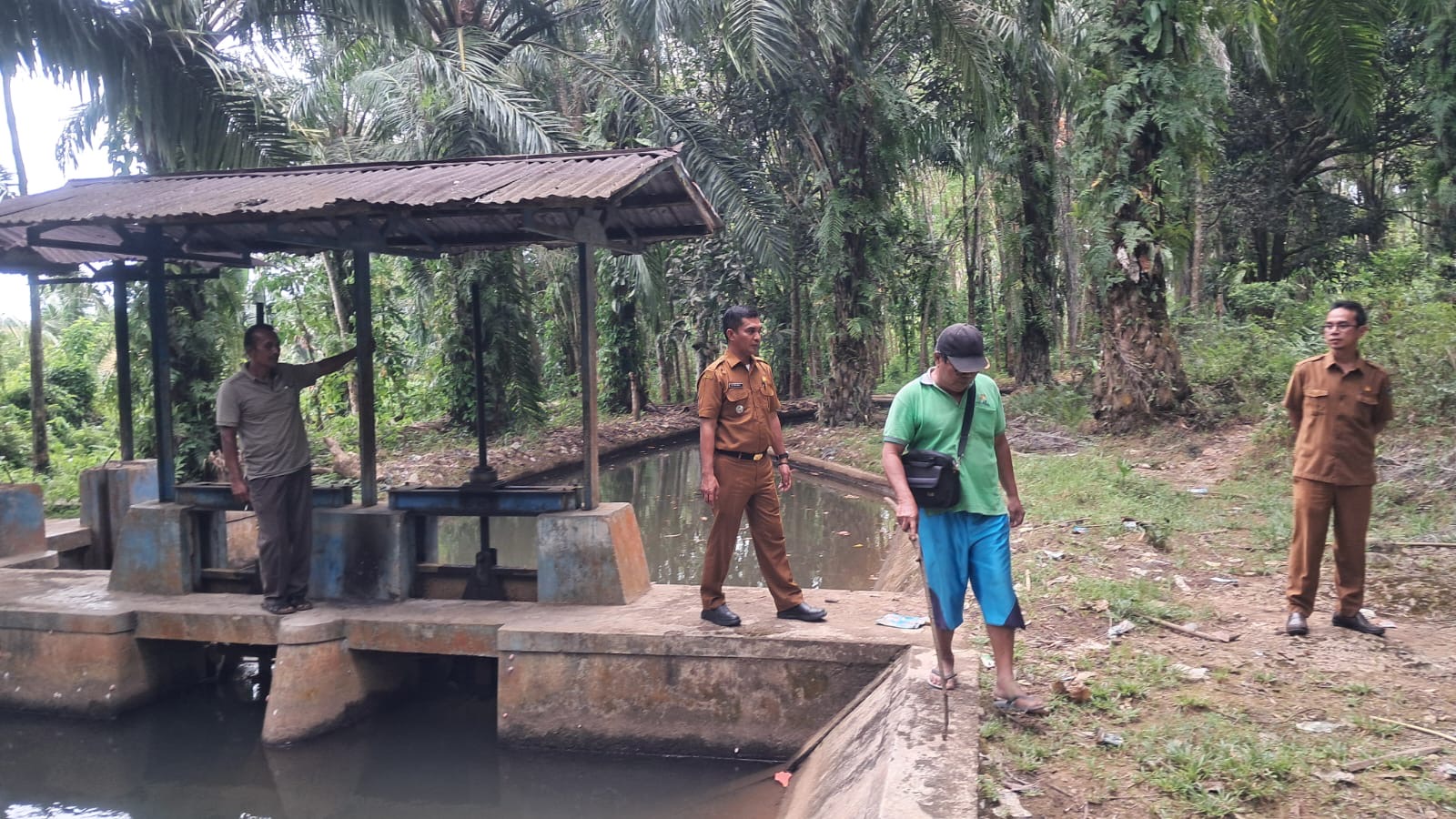 Camat Basa Ampek Balai Tapan meninjau kembali kondisi Kepalo Banda Nagari Batang Betung Tapan