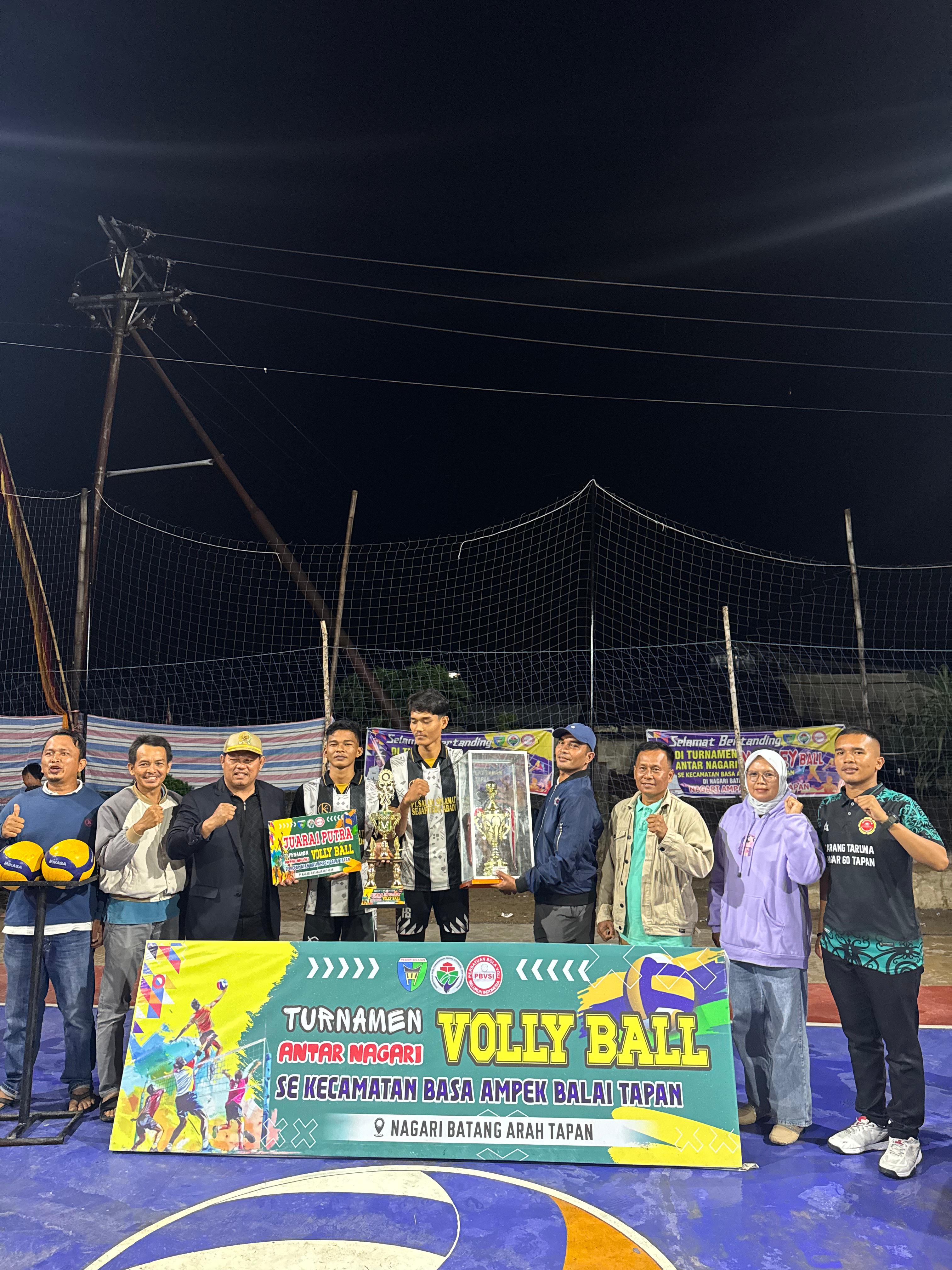 Camat Basa Ampek Balai Tapan menghadiri acara penutupan turnamen Volly Ball di Nagari Batang Arah Ta