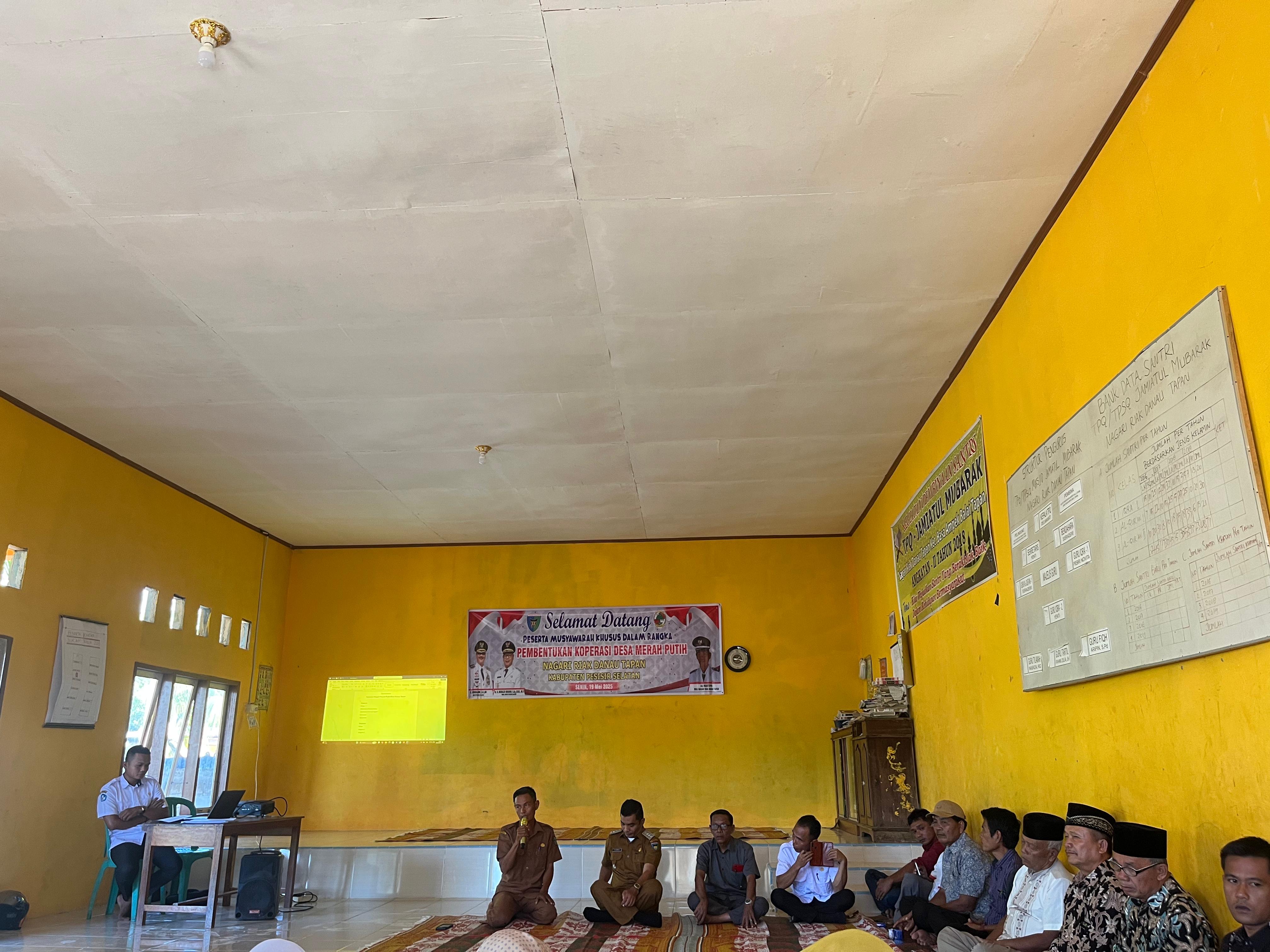 Camat Basa Ampek Balai Tapan menghadiri acara pembentukan pengurus Koperasi Merah Putih Di Nagari Ri