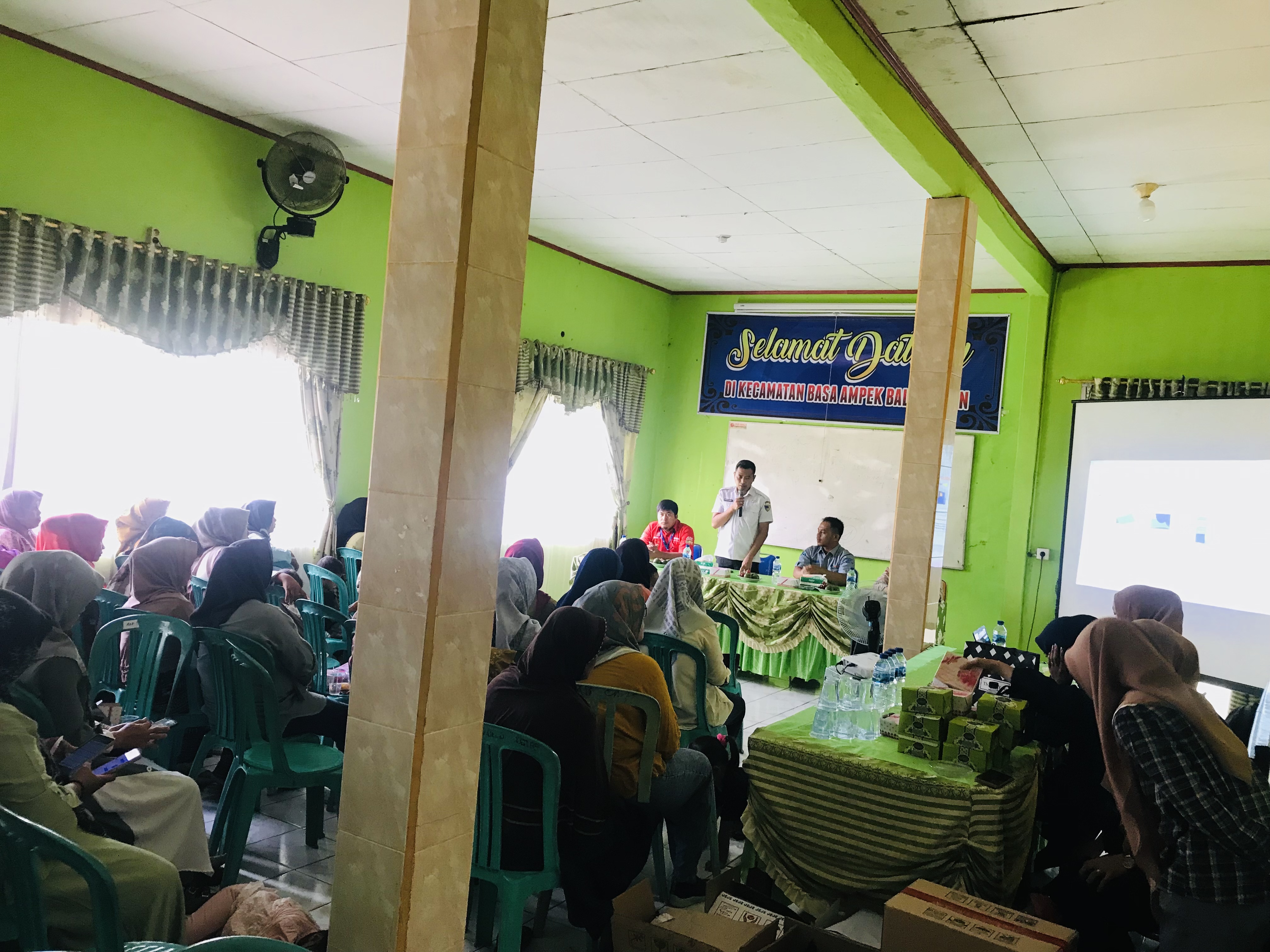 Camat Basa Ampek Balai membuka acara kegiatan Pelatihan Nasabah PNM Mekaar