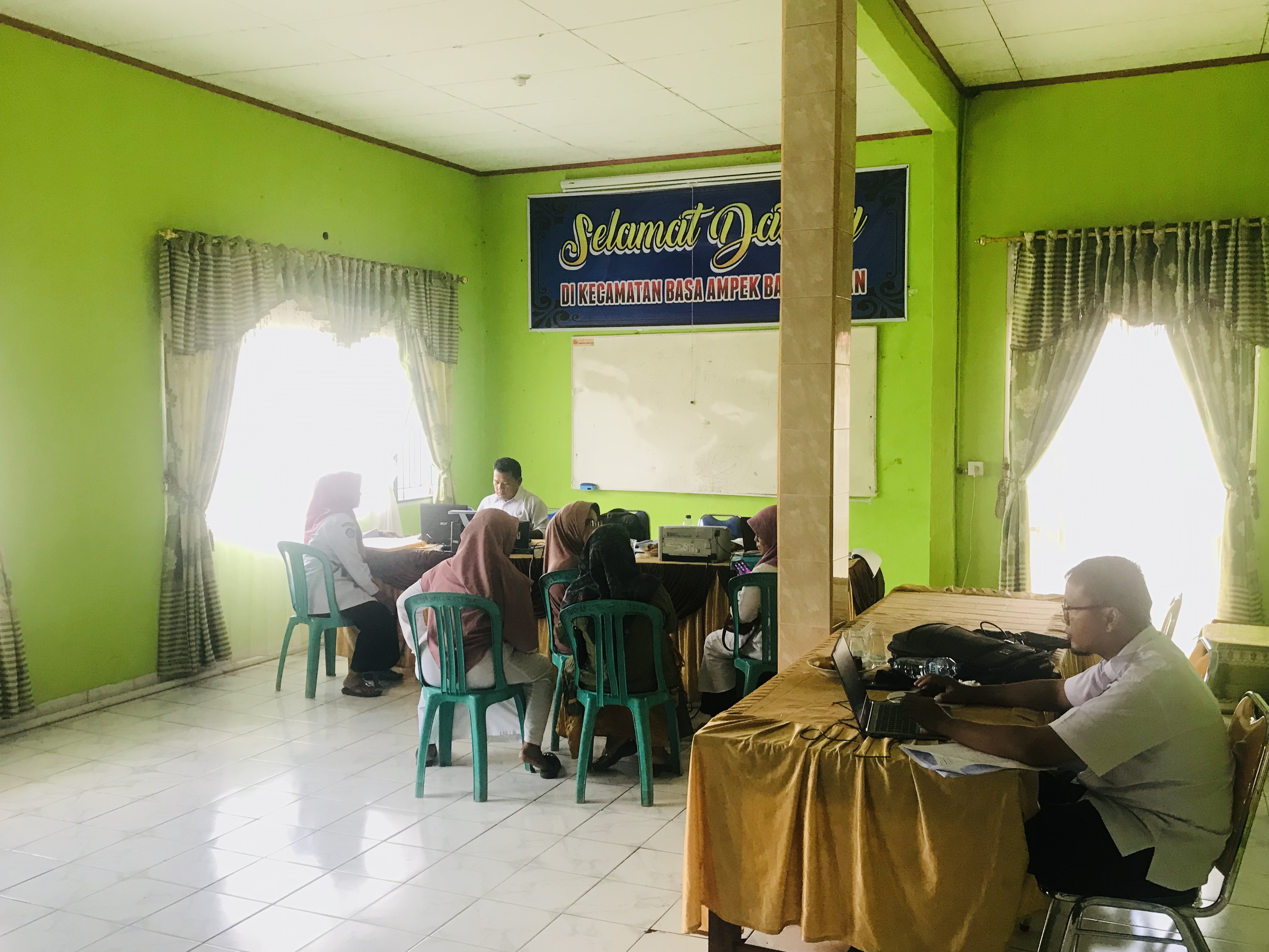 Pelayanan Kelengkapan Administrasi Dana Hibah di Kantor Kecamatan Basa Ampel Balai Tapan