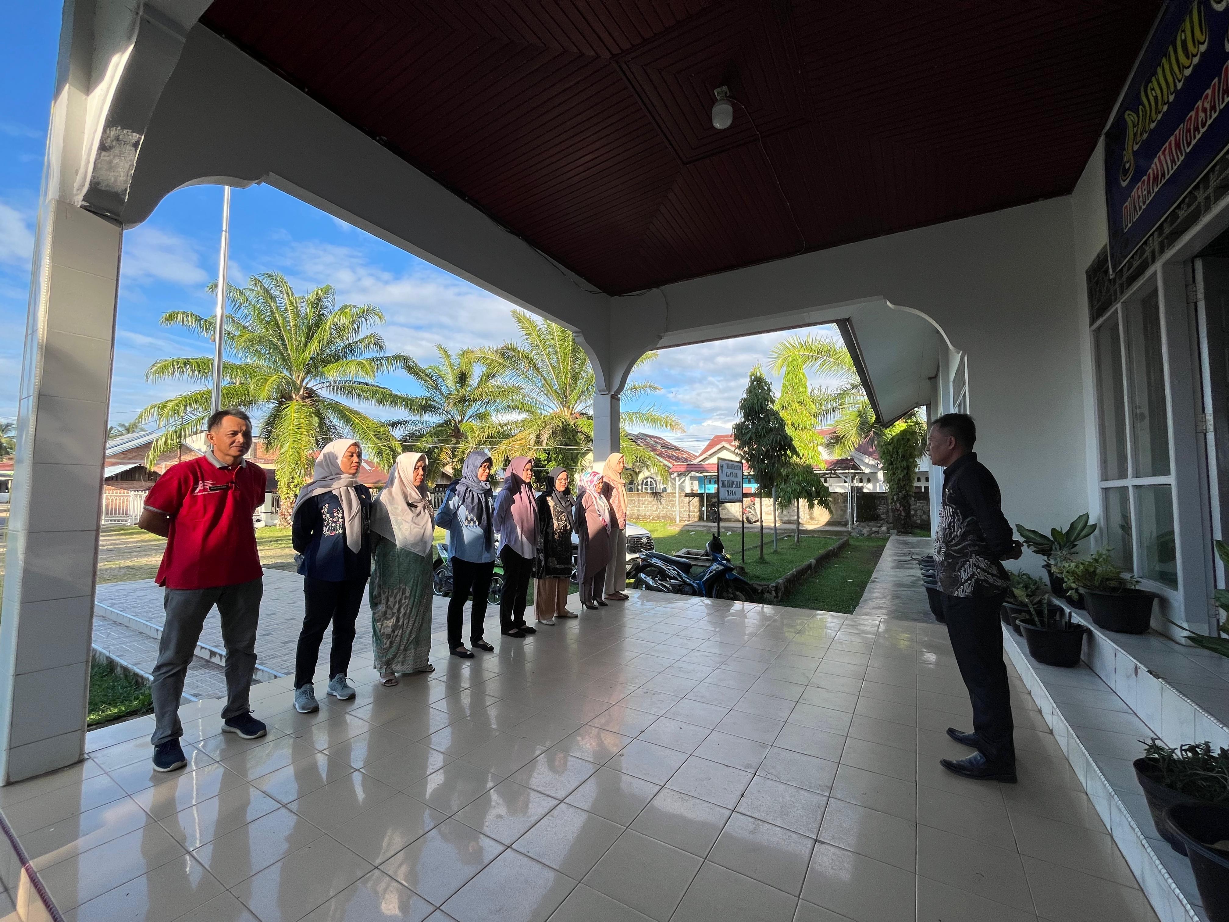 Apel Pagi Pegawai Kantor Kecamatan Basa Ampek Balai Tapan Jumat 11 Juli 2025