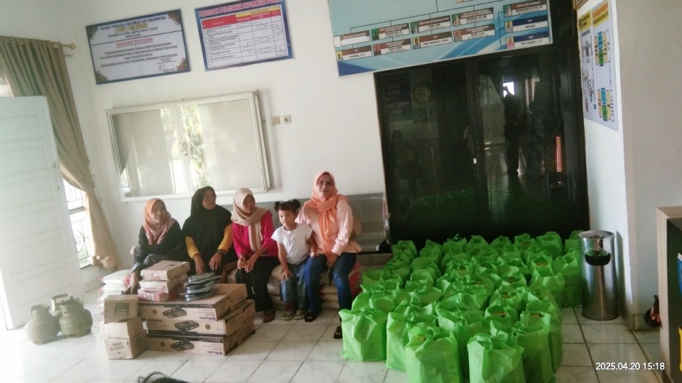 Kasi Kessos Kecamatan Basa Ampek Balai Tapan Mendampingi Kegiatan Penyerahan ATENSI Sentra Terpadu I