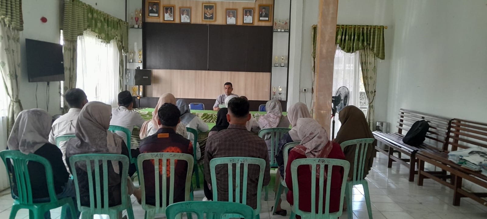 Rapat Staf Kantor Kecamatan Basa Ampek Balai Tapan 3 Oktober 2025