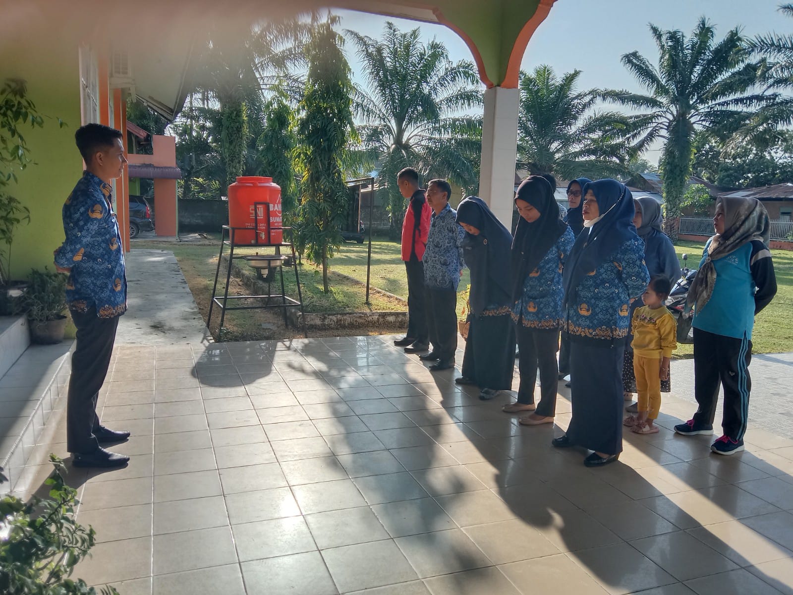 Pegawai Kantor Camat kembali melaksanakan Apel Pagi Dilingkungan Kantor Kecamatan Basa Ampek Balai T