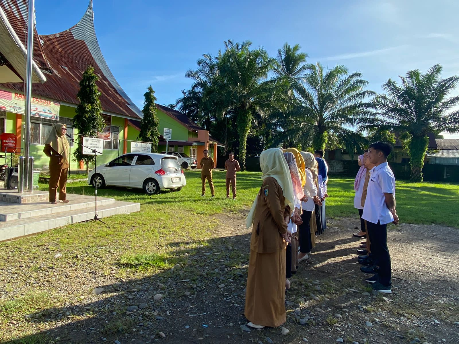 Apel Pagi di Hari Senin 22 Januari 2024 Pegawai Kantor Kecamatan Basa Ampek Balai Tapan