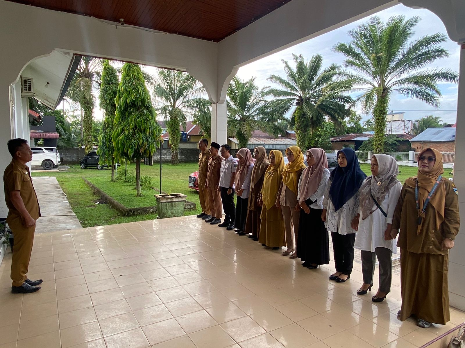 Apel Pagi Pegawai Kantor Kecamatan Basa Ampek Balai Tapan Senin 23 Juni 2025