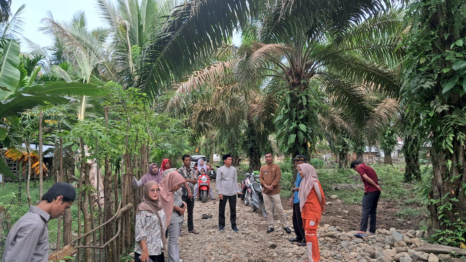 Camat Basa Ampek Balai Tapan bersama Tim Monev ke Nagari Tapan