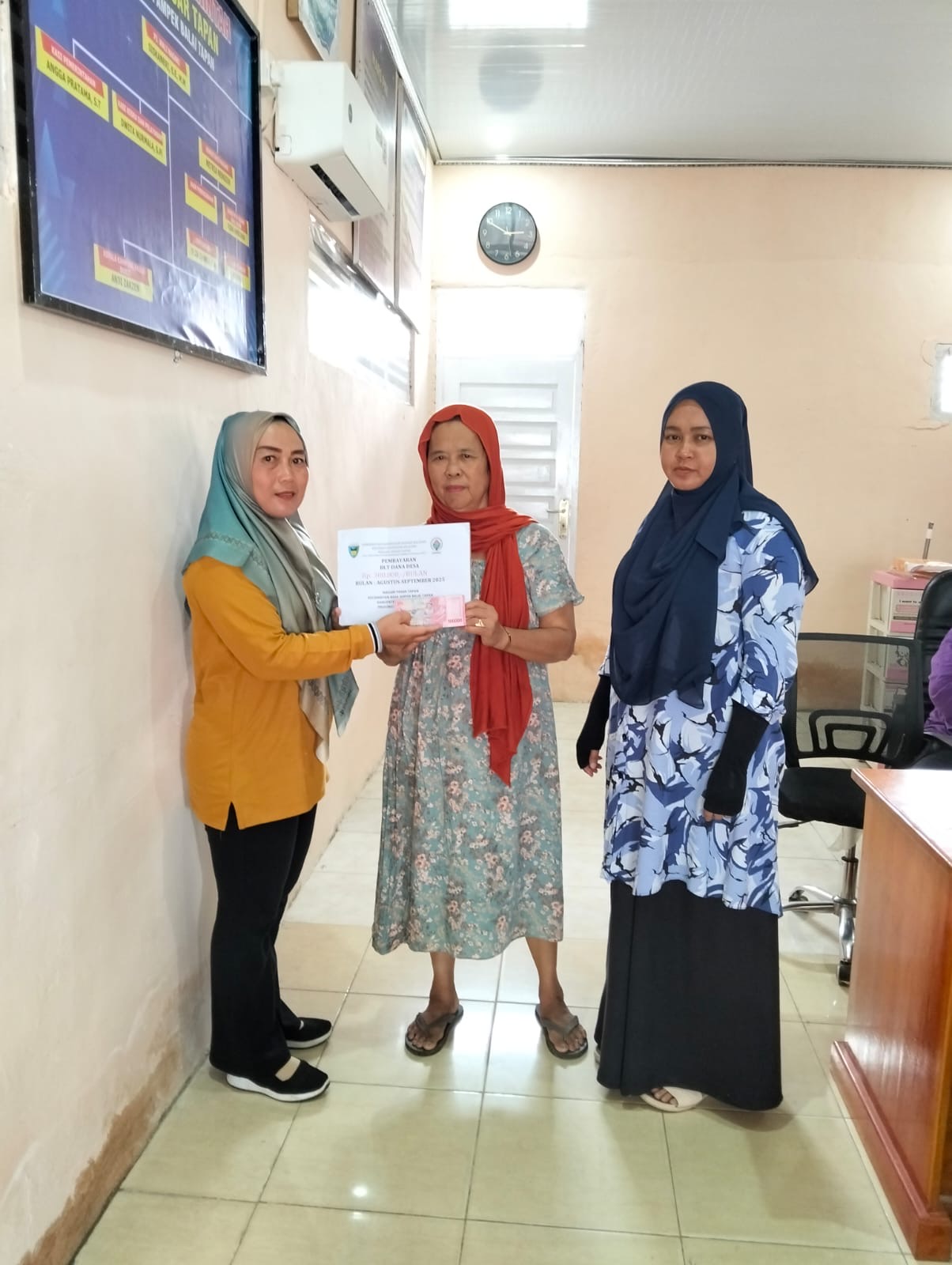 Penyaluran BLT DD di Nagari Pasar Tapan