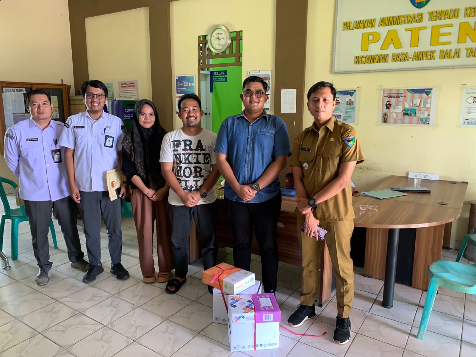 Camat Basa Ampek Balai Tapan mendampingi KPU Pesisir Selatan dalam Penyerahan C-Pemberitahuan Pemili