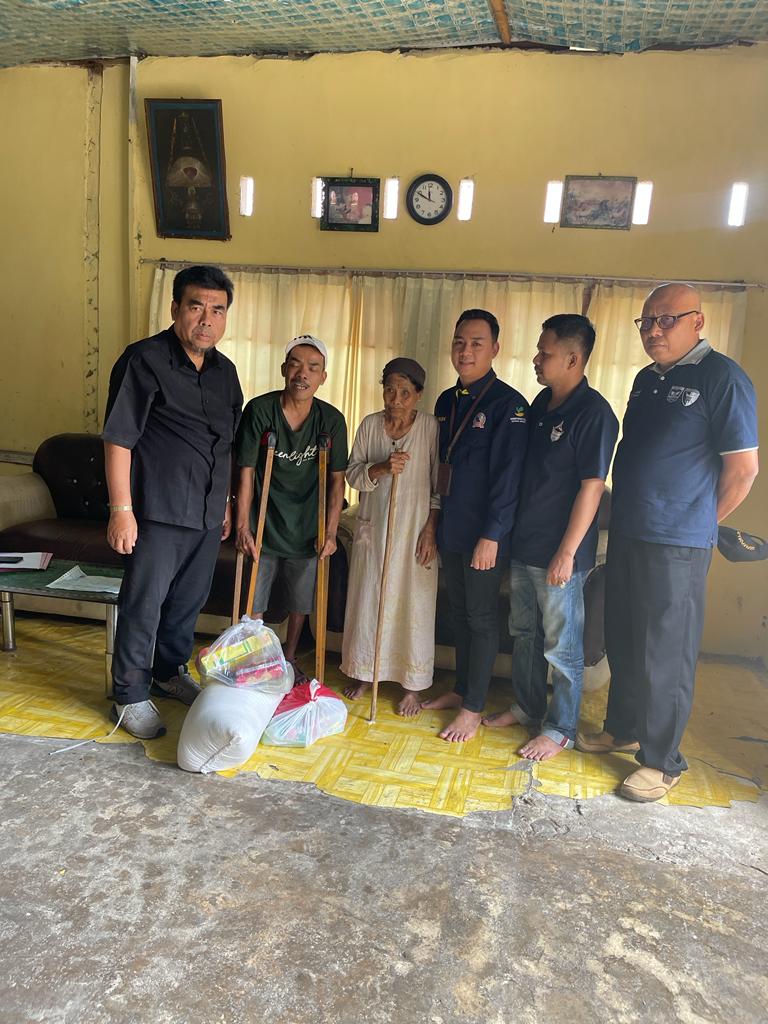 TKSK Kecamatan Basa Ampek Balai Tapan mendampingi Dinas Sosial Penyerahan Alat Bantu Bagi Penyandang