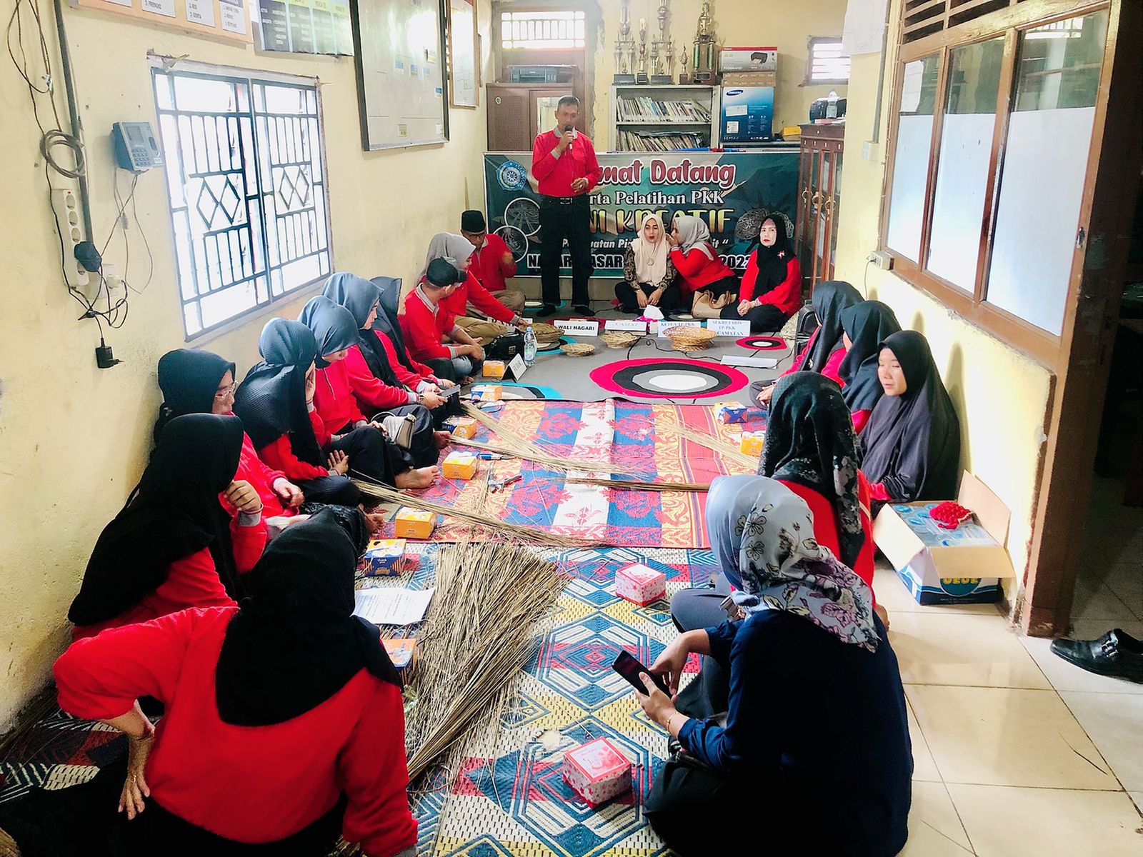 Kasi Ekobang Menghadiri acara Pelatihan Seni Kreatif TP-PKK Nagari Pasar Tapan