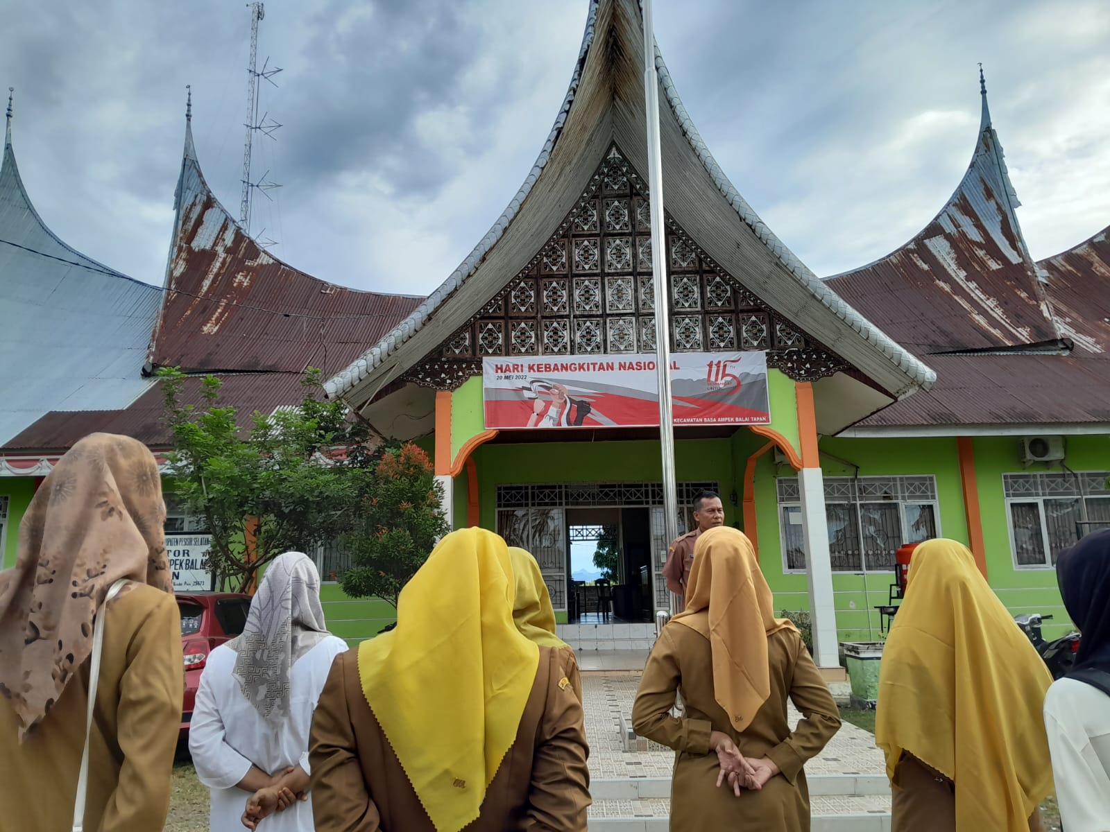 Apel Pagi Tanggal 29 Mei 2023 Pegawai Kantor Kecamatan Basa Ampek Balai Tapan