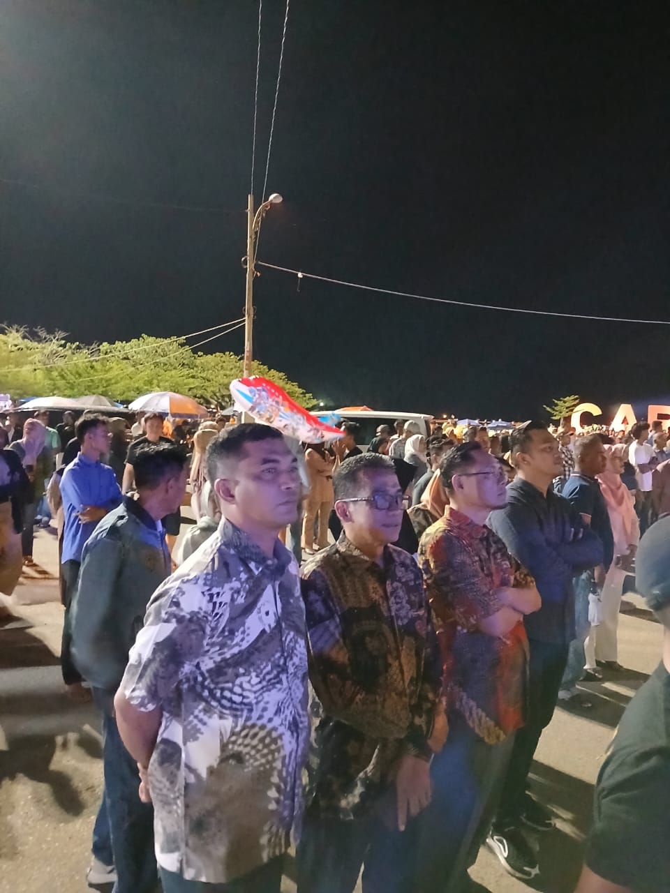 Camat Basa Ampek Balai Tapan beserta staf menghadiri acara penutupan Festival Langkisau