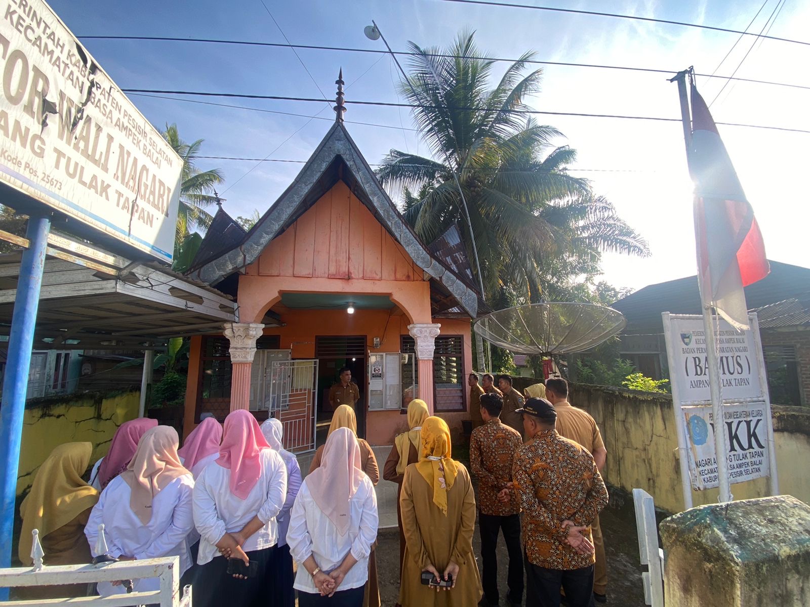 Camat Basa Ampek Balai Tapan Menghadiri Apel Pagi Gabungan di Nagari Ampang Tulak Tapan