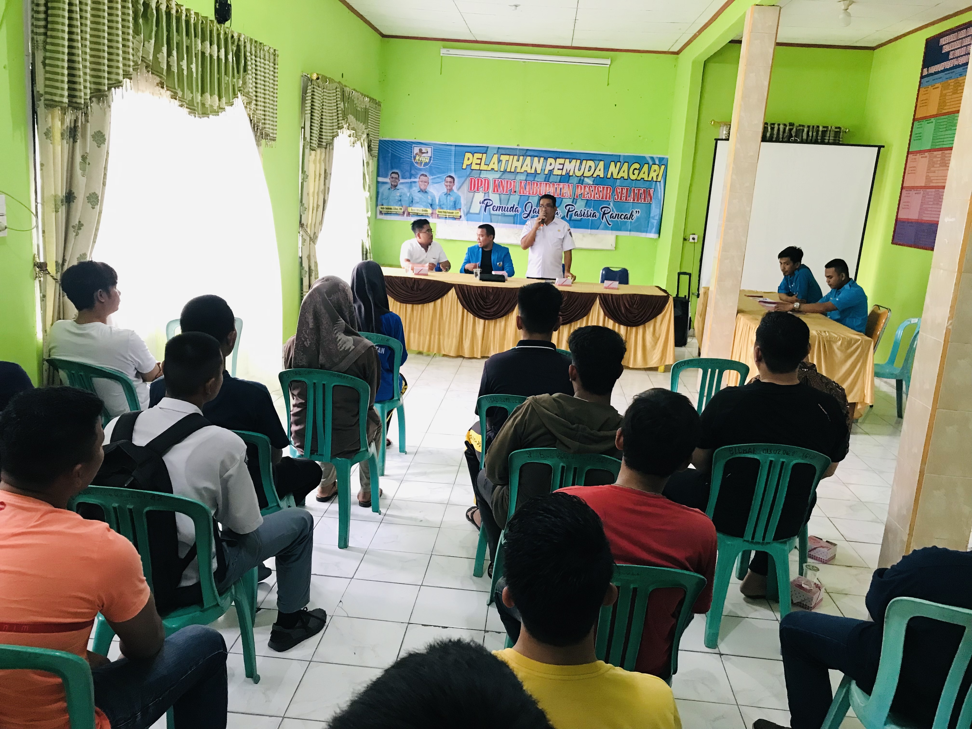 Pelatihan Pemuda Nagari oleh DPD KNPI di Kantor Kecamatan Basa Ampek Balai Tapan