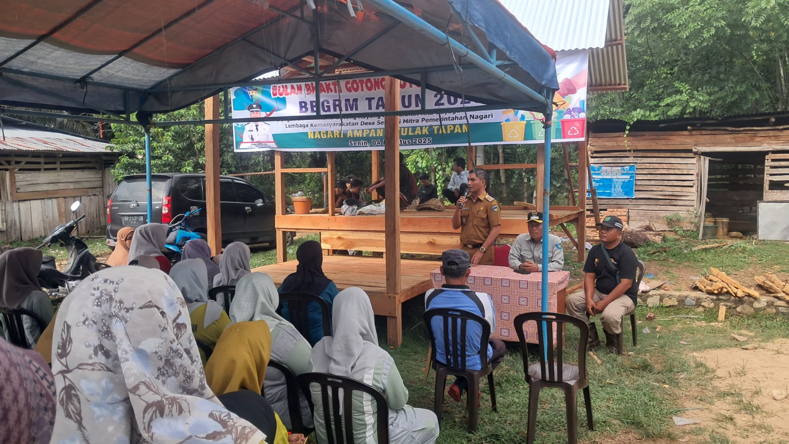 Camat Basa Ampek Balai Tapan menghadiri acara Bulan Bakti Gotong Royong di Nagari Ampang Tulak Tapan