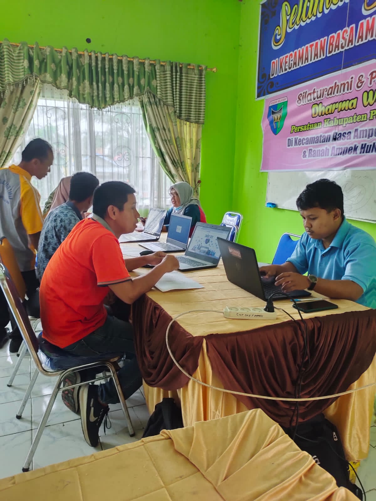 Pembinaan dan Posting Perubahan APB Nagari oleh DPMDPPKB Kabupaten Pesisir Selatan