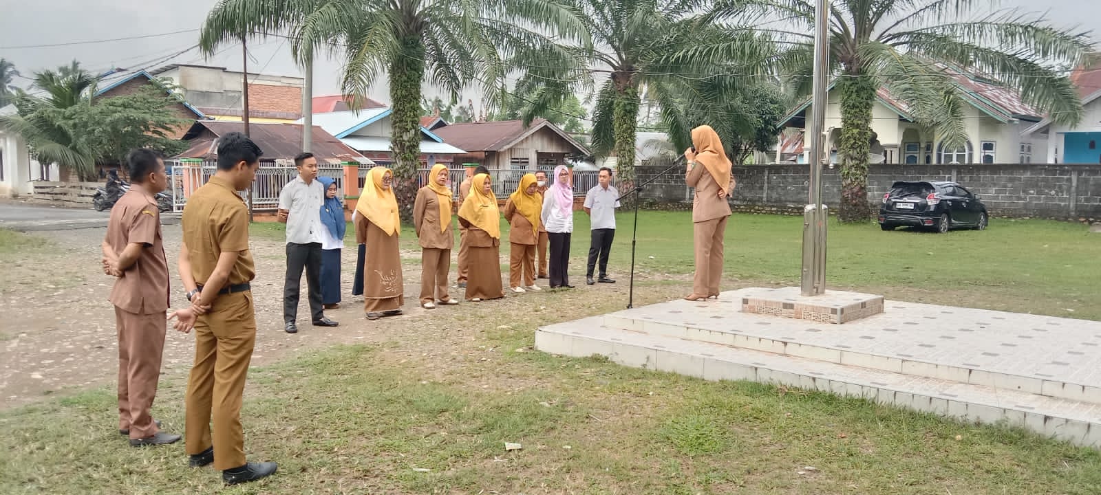 Apel Pagi Di Hari Senin 16 Oktober 2023 Pegawai Kantor Kecamatan Basa Ampek Balai Tapan