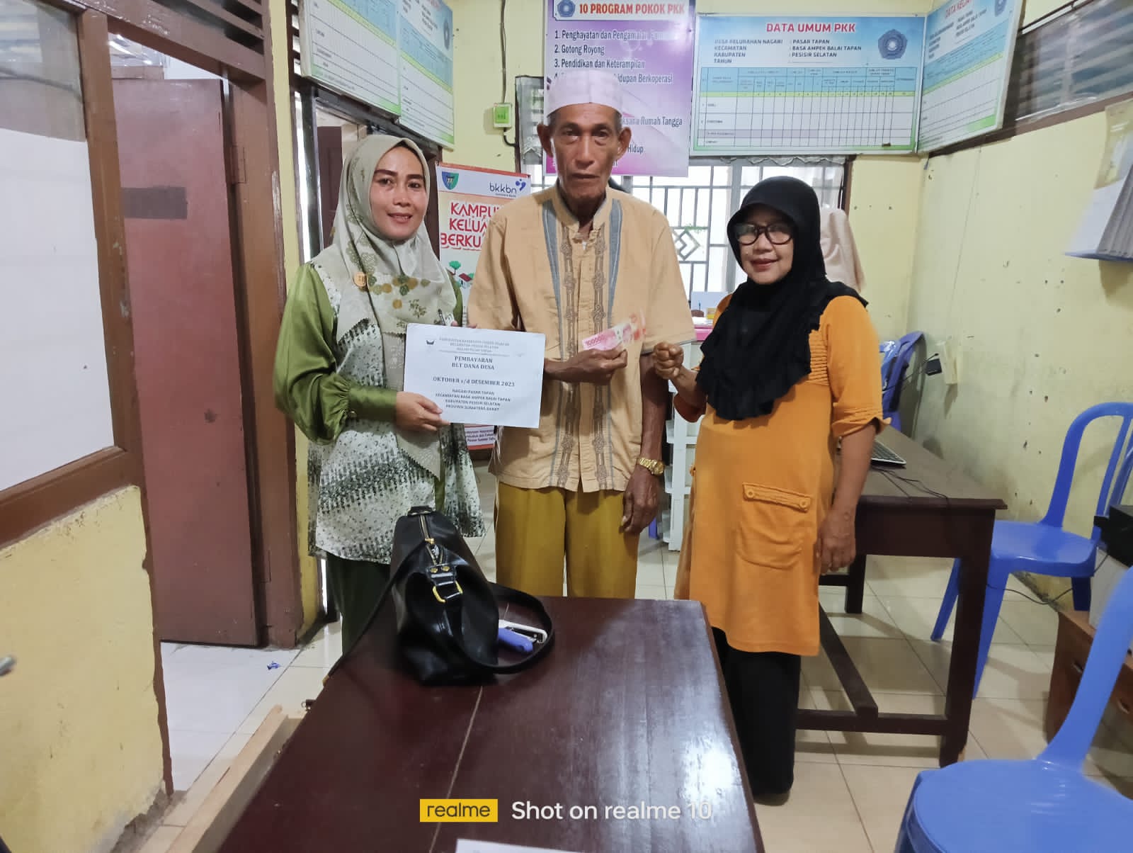 Penyaluran BLT DD bulan Oktober-Desember 2023 Nagari Pasar Tapan