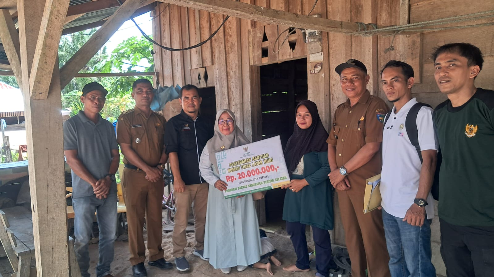 Camat Basa Ampek Balai Tapan mendampingi Baznas terkait dalam melakukan survey bedah RTLH di Nagari 