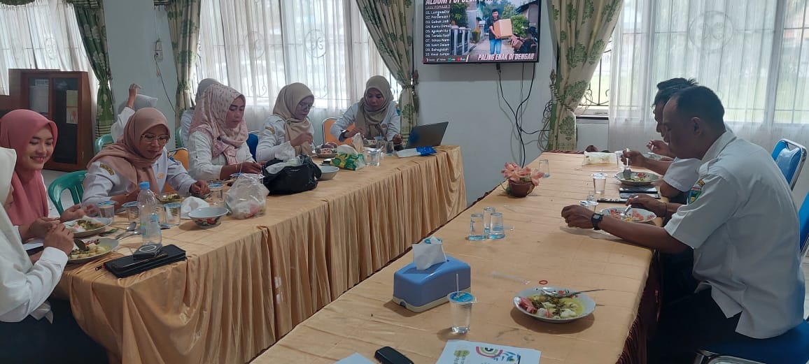 Rapat Staf Pegawai Kantor Kecamatan Basa Ampek Balai Tapan