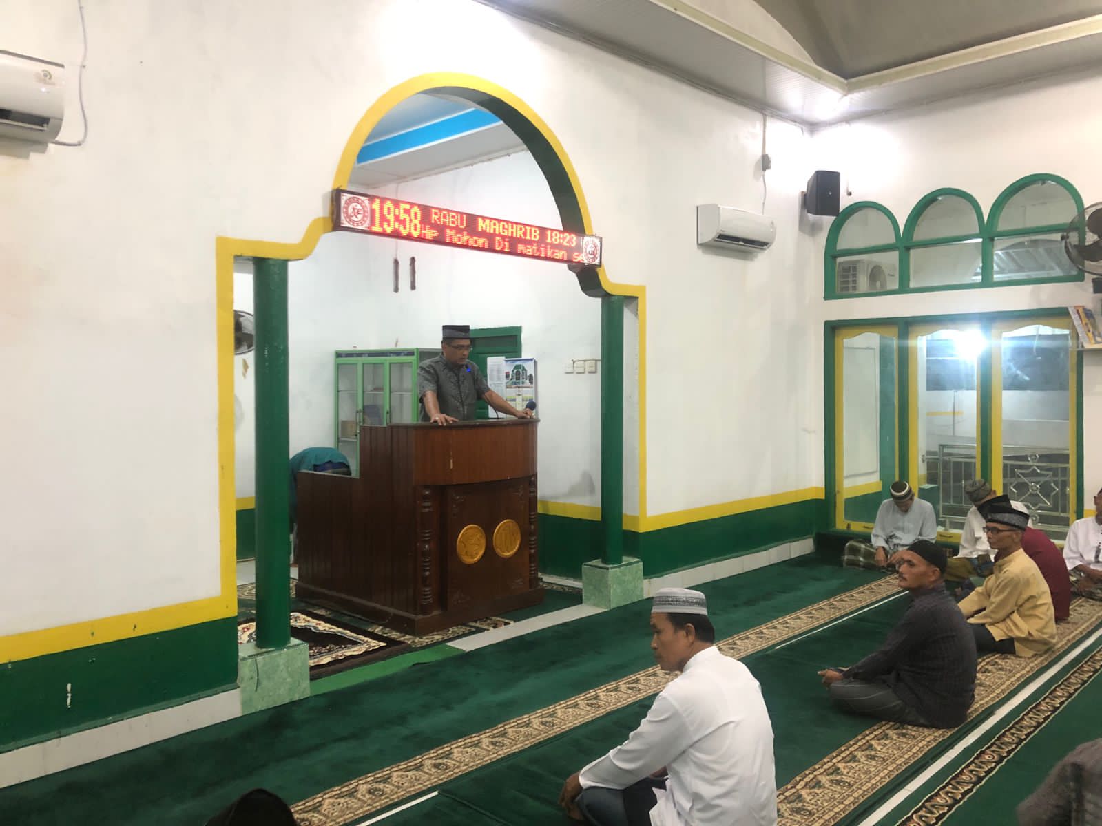 Camat Basa Ampek Balai Tapan melakukan Tarawih Keliling di Mesjid Taqwa Muhammadiyah Nagari Ampang T