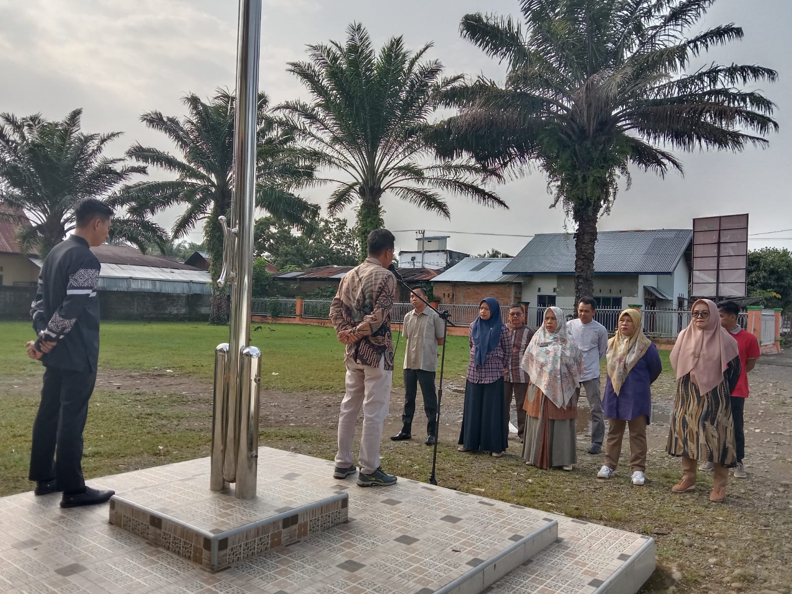 Apel Pagi dihari Jumat Tanggal 06 Oktober 2023 Pegawai Kantor Kecamatan Basa Ampek Balai Tapan